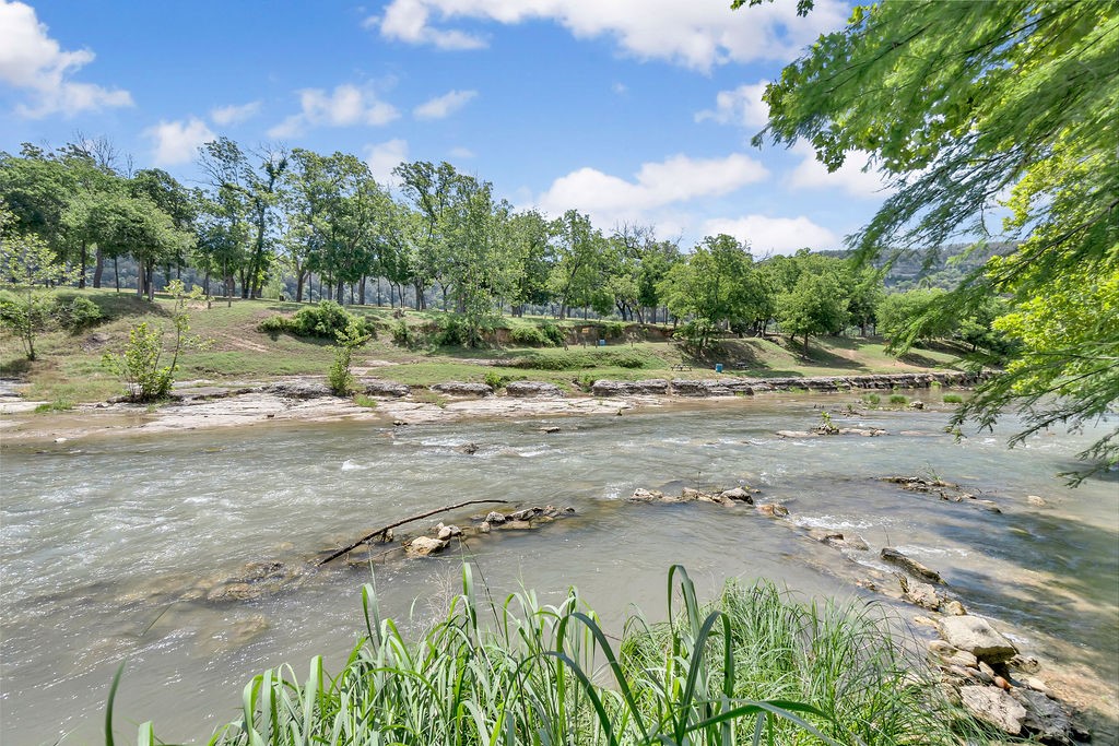 Live water directly in front of the house with no homes across the river.