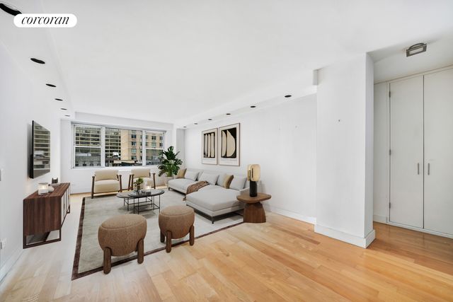 $645,000 | 420 East 72nd Street, Unit 9G | Lenox Hill