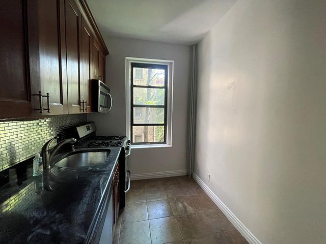 $3,995 | 414 West 44th Street, Unit 4F | Hell's Kitchen