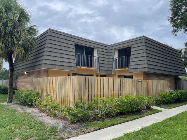 $224,990 | 1324 13th Way | The Villages of Palm Beach Lakes