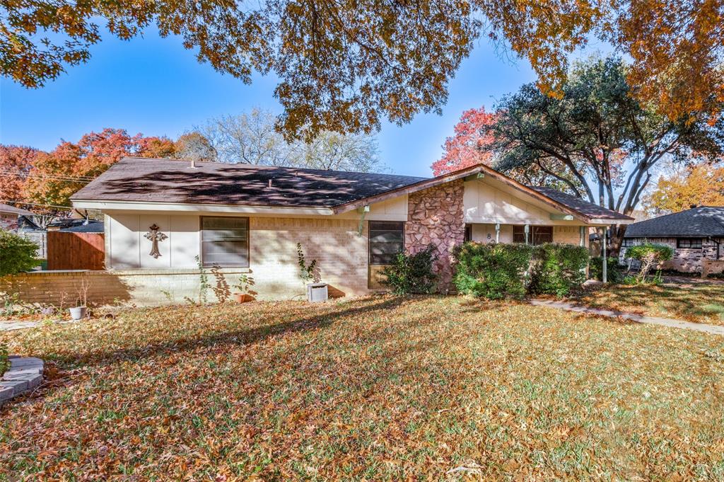 a view of a house with a yard and tree s