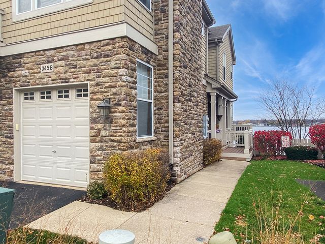 $2,300 | 345 Sundown Court, Unit B | Wauconda