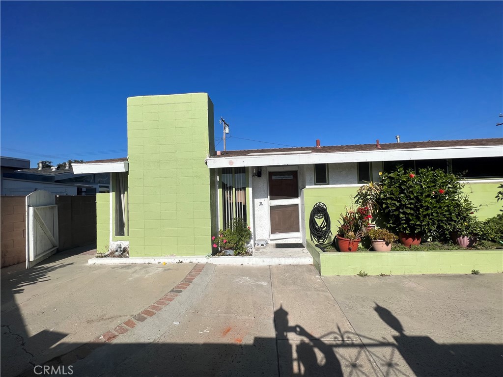 7041 Bestel Avenue Westminster CA 92683 Compass