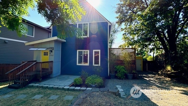 a view of a house with a yard