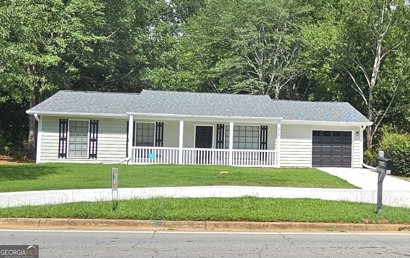 a view of a house that has a yard