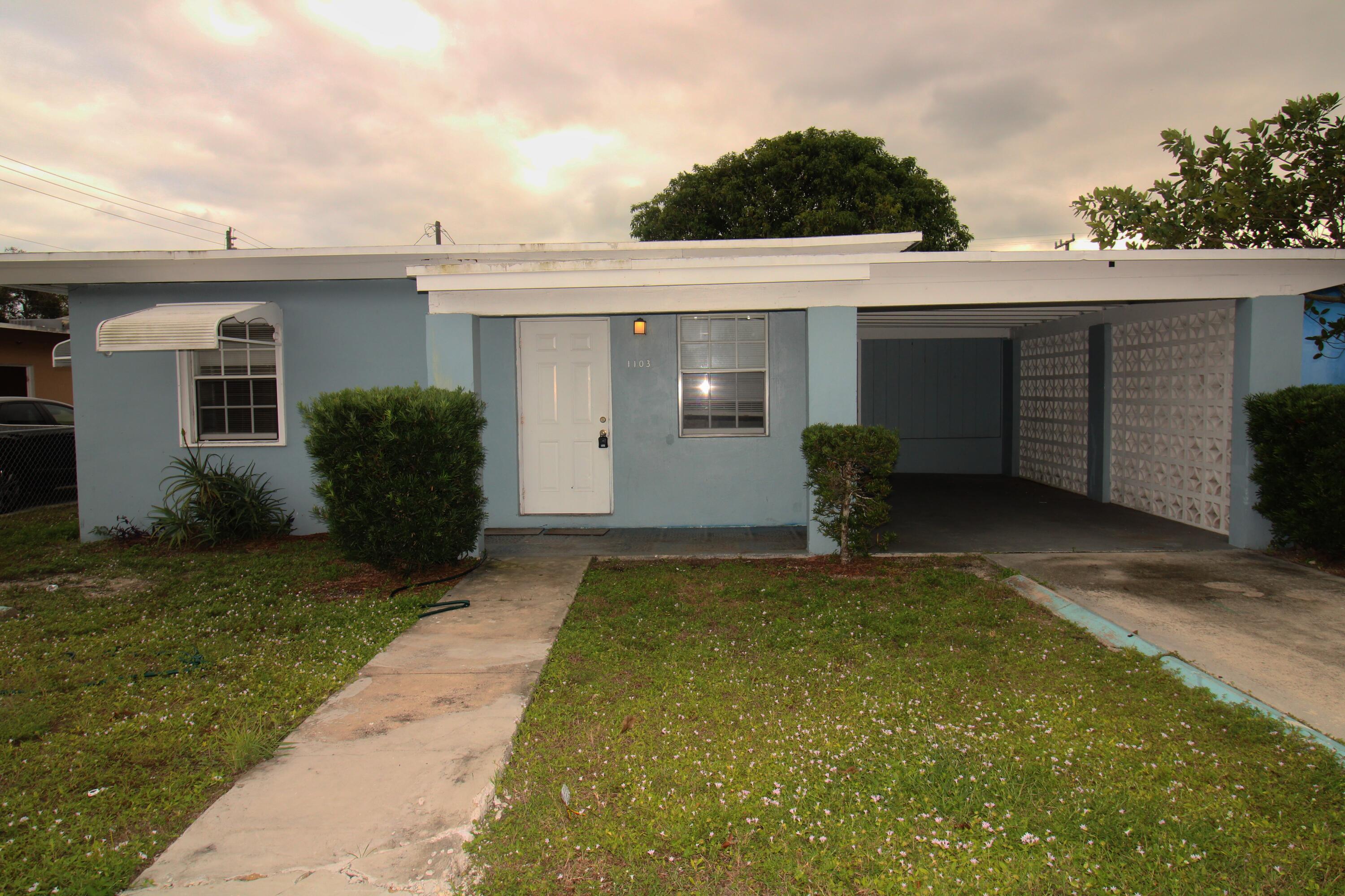 a view of a house with backyard and a garage