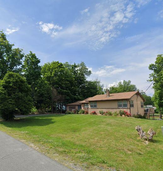 View of front of house featuring a front yard