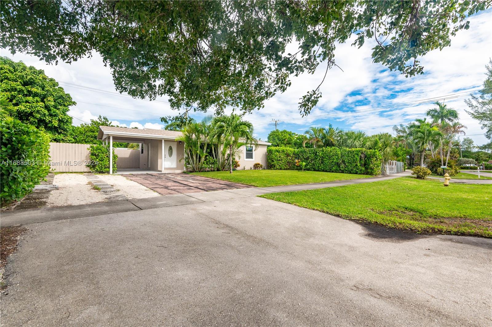 a view of a house with a big yard