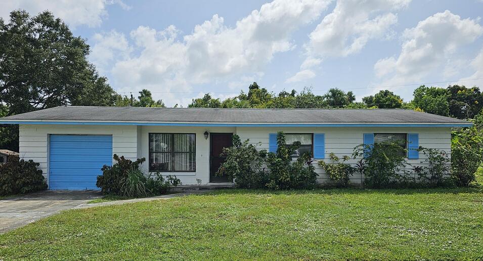 front view of house with a yard