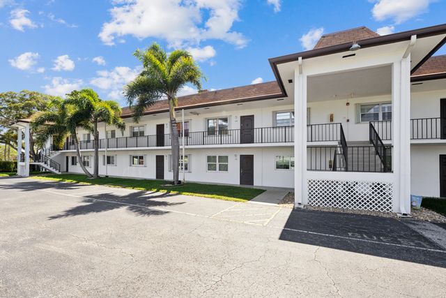 $209,000 | 3075 East Gardens Drive, Unit 32 | Palm Beach Gardens