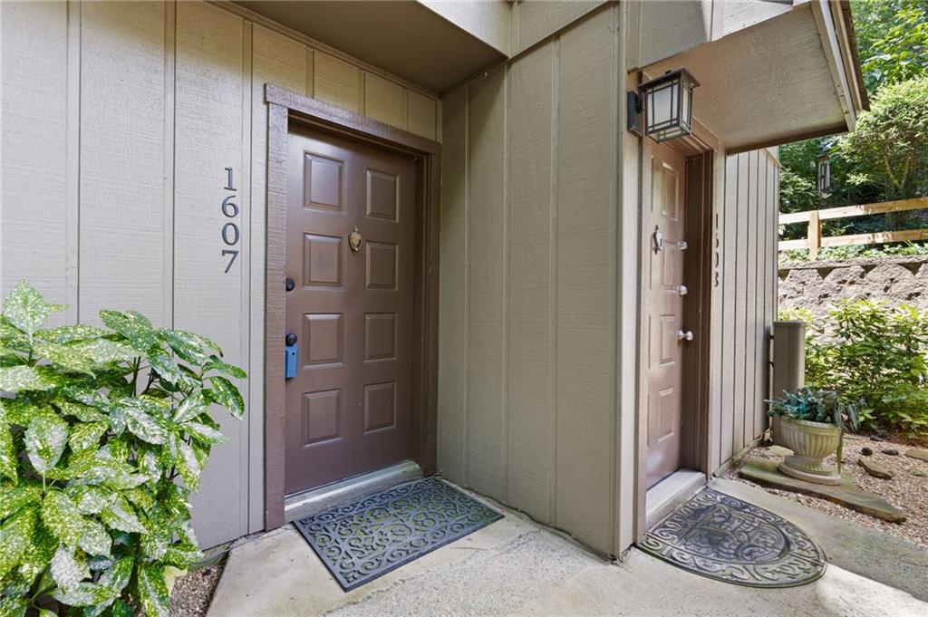 a view of entryway of house