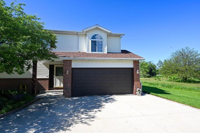 $299,900 | W2524 Roosevelt | Oconomowoc