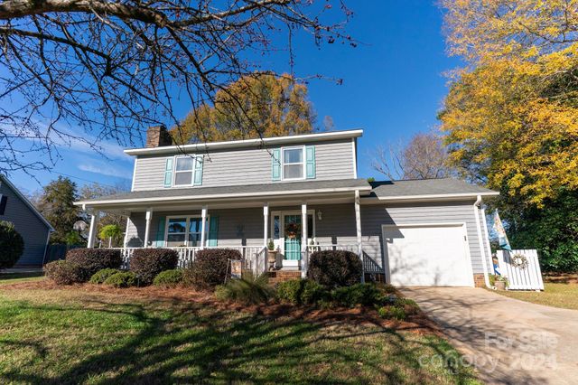 $398,500 | 702 Pierce Avenue | Riverbend Township - Gaston County