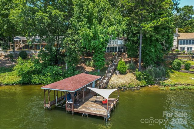 $739,000 | 192 Clearview Point Drive | Emerald Shores