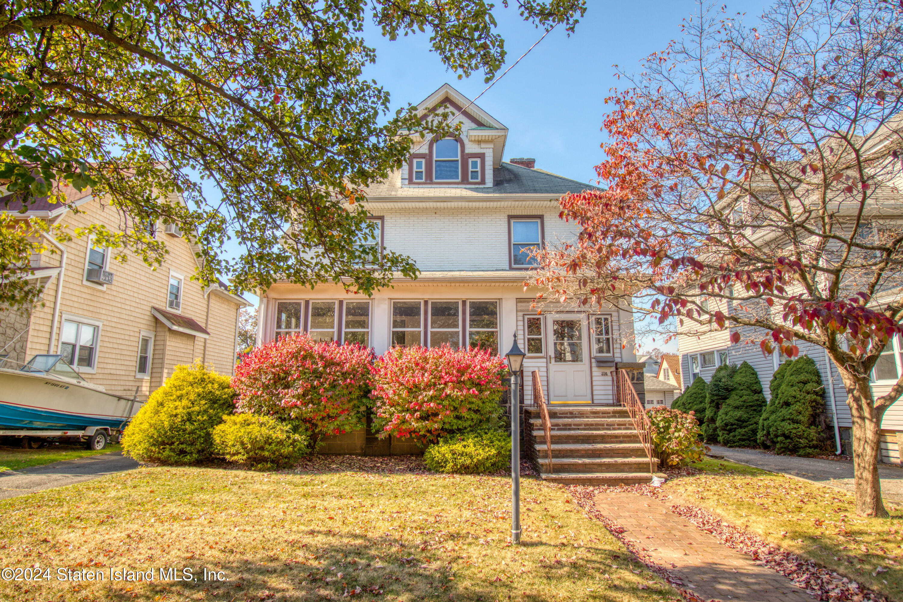 a front view of house with yard