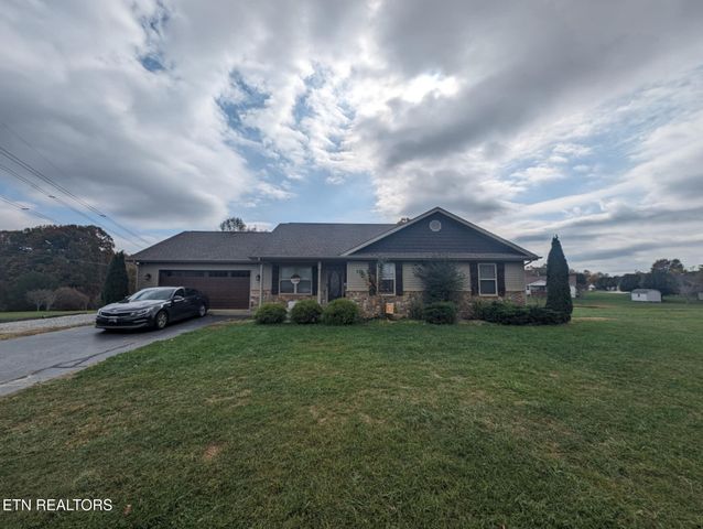 $389,900 | 3168 Pomona Road | Autumn Chase