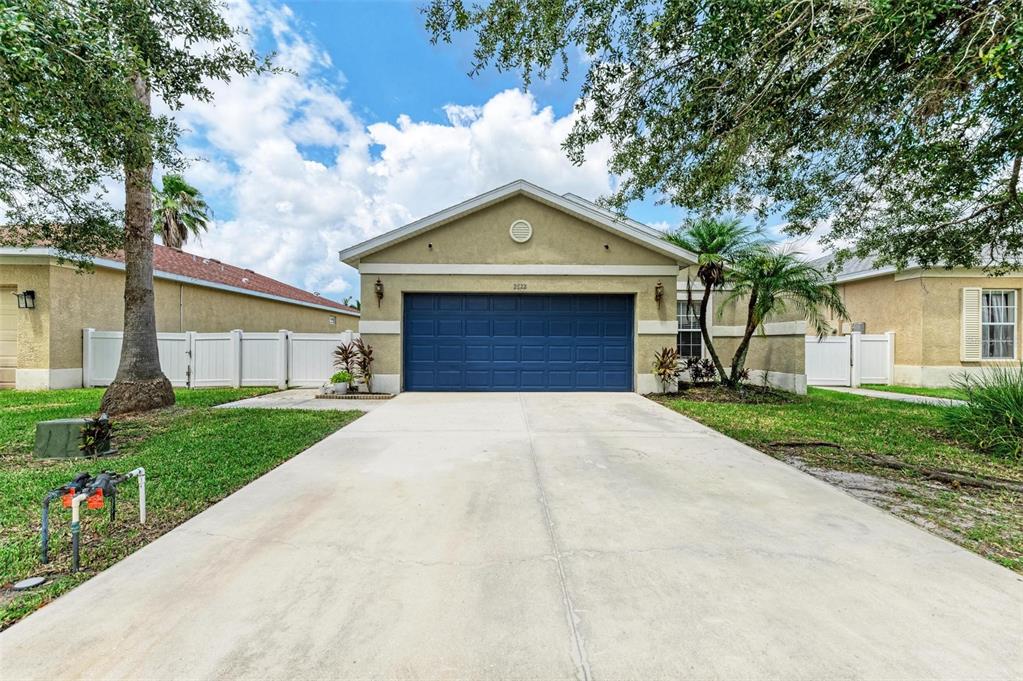 a front view of house with yard and garage