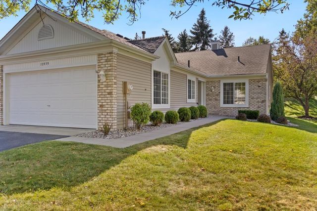 $399,900 | 10939 Lexington Drive | Eden Prairie