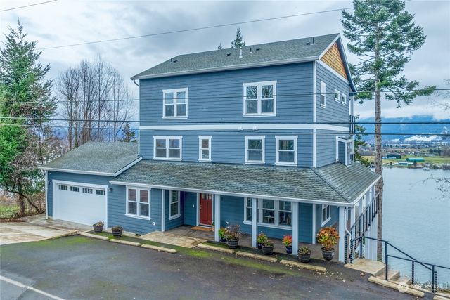 $1,249,000 | 770 Columbia Street | Cathlamet