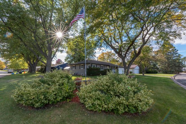 $374,900 | N95W17373 Shady Lane | Menomonee Falls