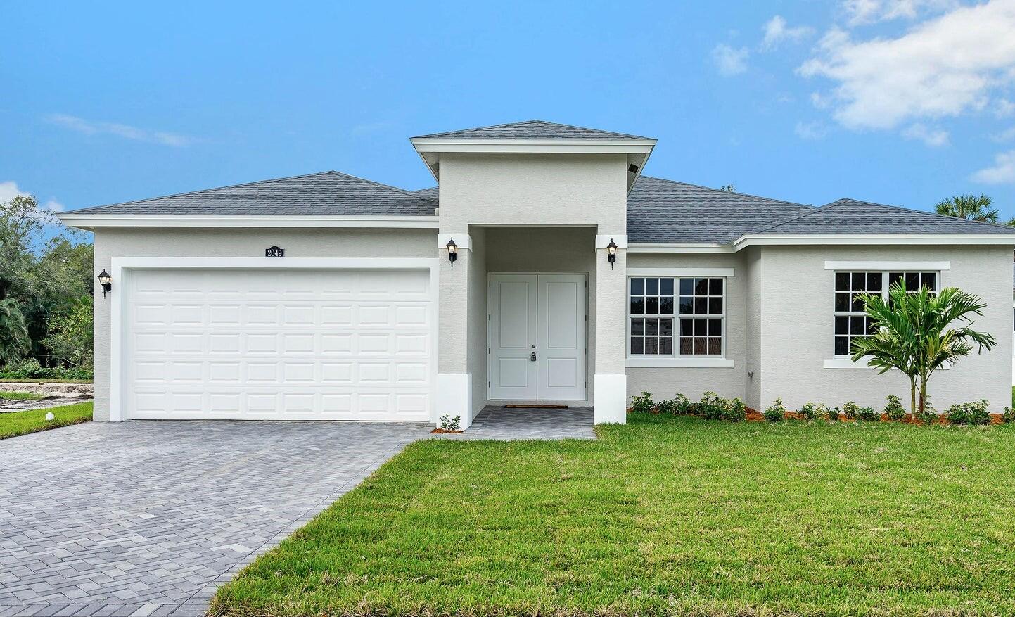 a view of a house with backyard