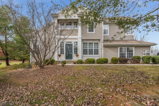 $375,000 | 315 Clover Court | Lopatcong Overlook