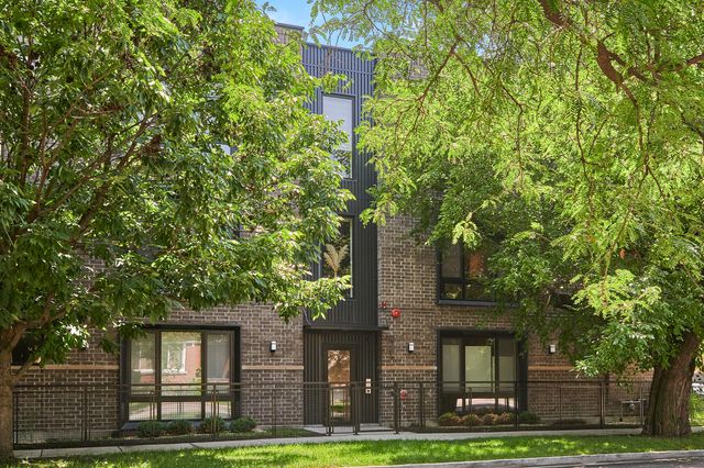 $450,000 | 4153 West Melrose Street, Unit 1E | Irving Park