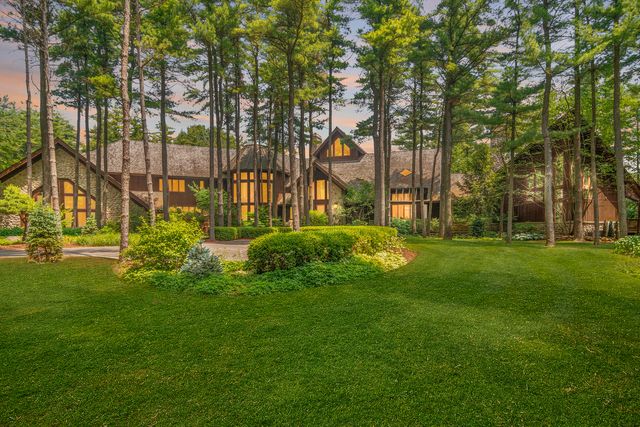 $5,950,000 | 207 Woodhaven Lane | Barrington Hills