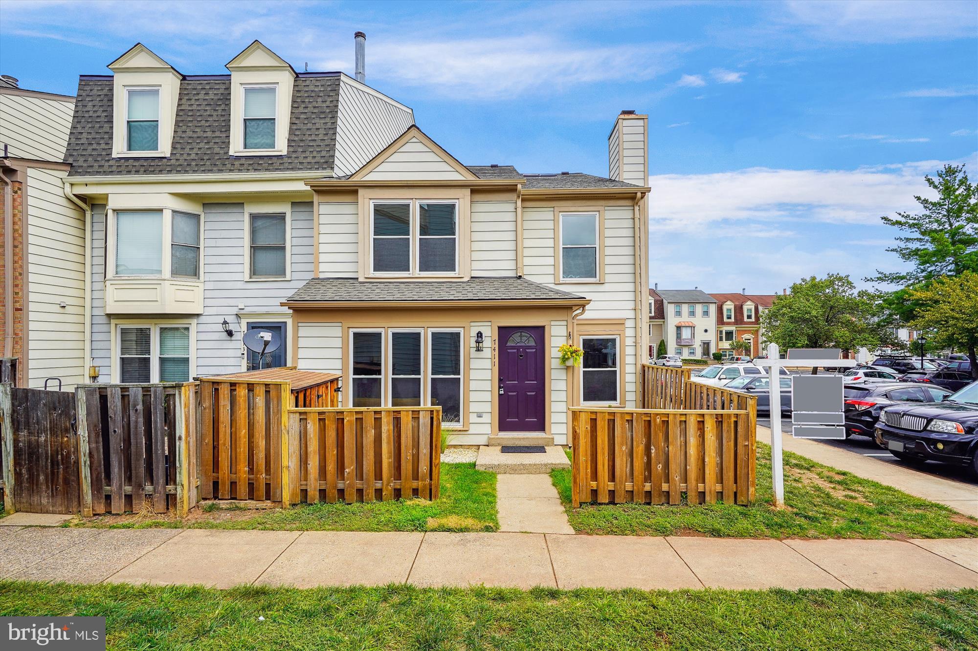 Adorable updated townhome!