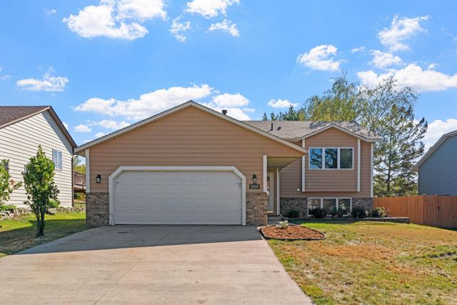 $399,900 | 1884 Bear Path Trail | Eagan