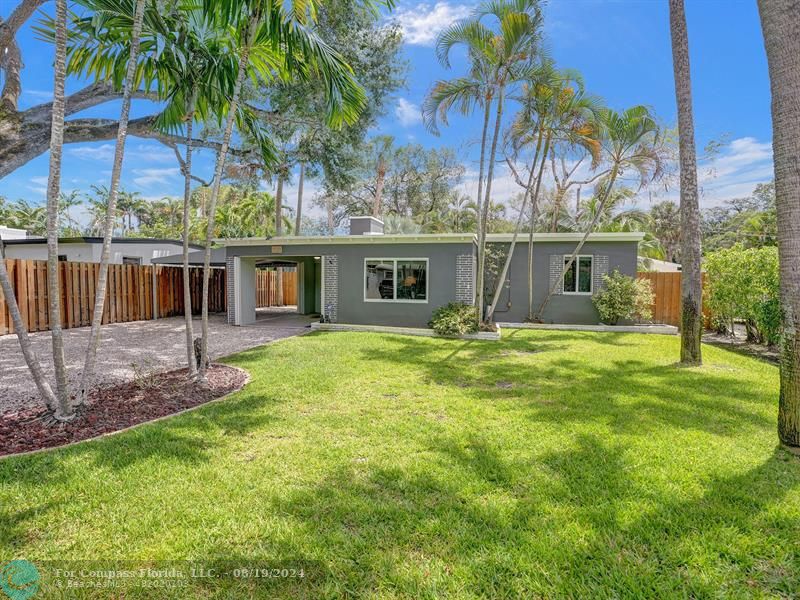 a view of a house with a backyard