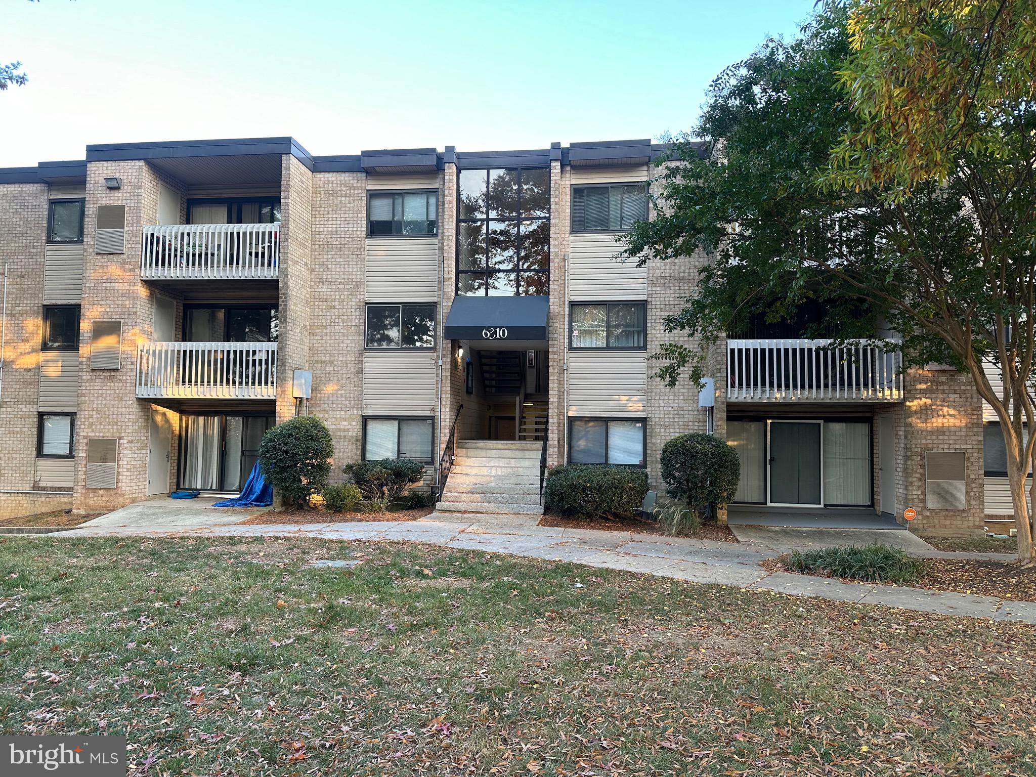 a view of multiple houses with a yard