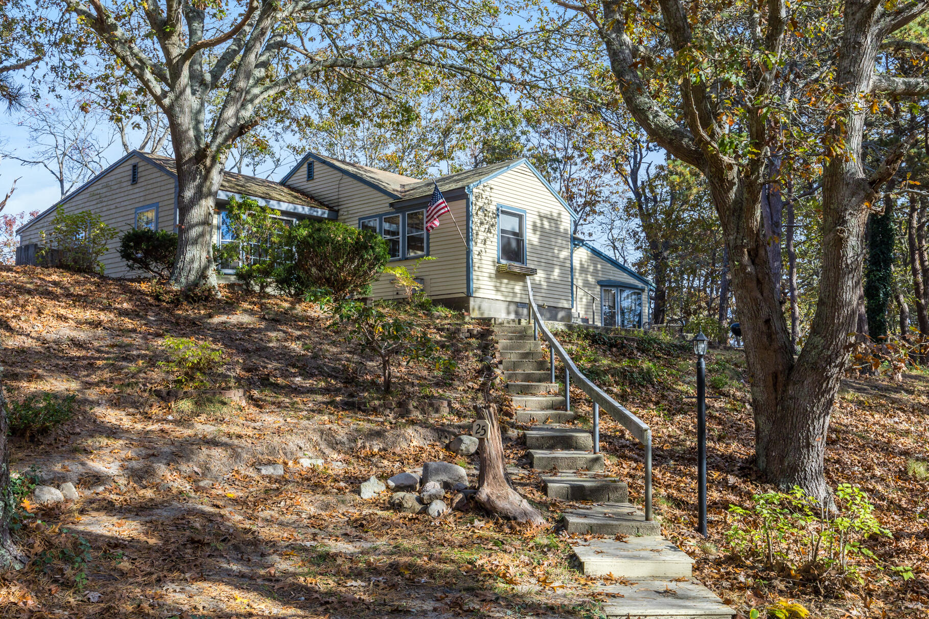 a view of a house with a yard