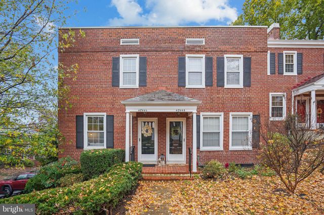 $3,200 | 4844 28th Street South, Unit A | Fairlington Villages