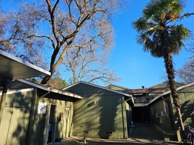 $1,695 | 1300 Pine Street, Unit 5 | Calistoga