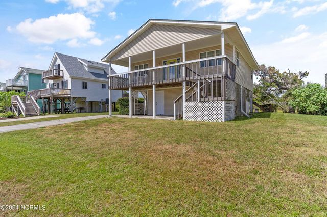 $714,000 | 3522 East Pelican Drive | Oak Island