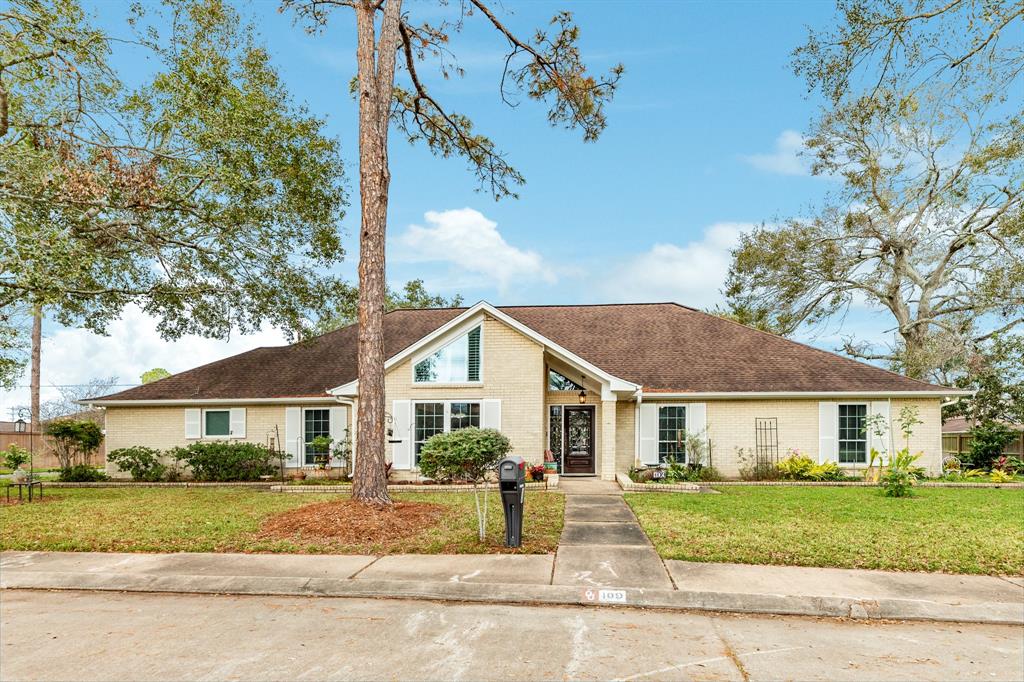 a view of front a house and a yard