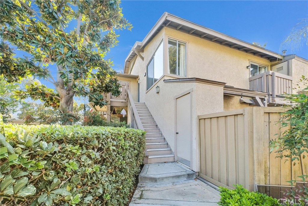 Entry stairs to Home