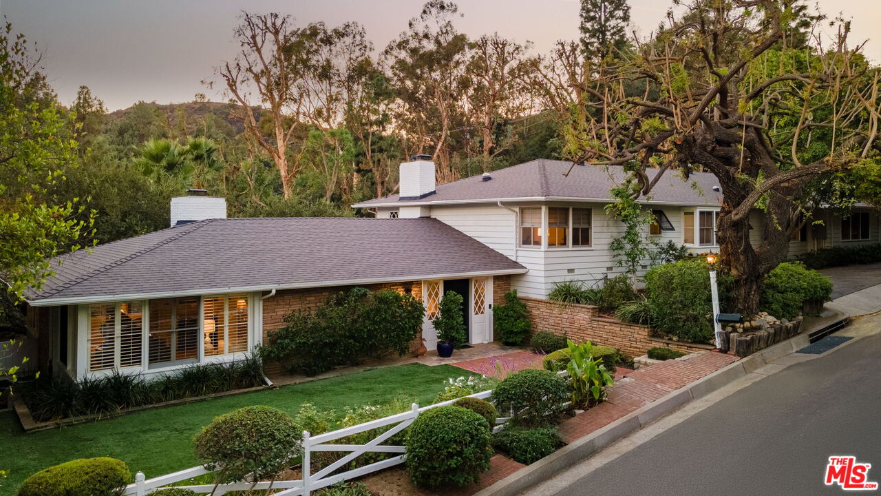 a view of a house with a yard and plants