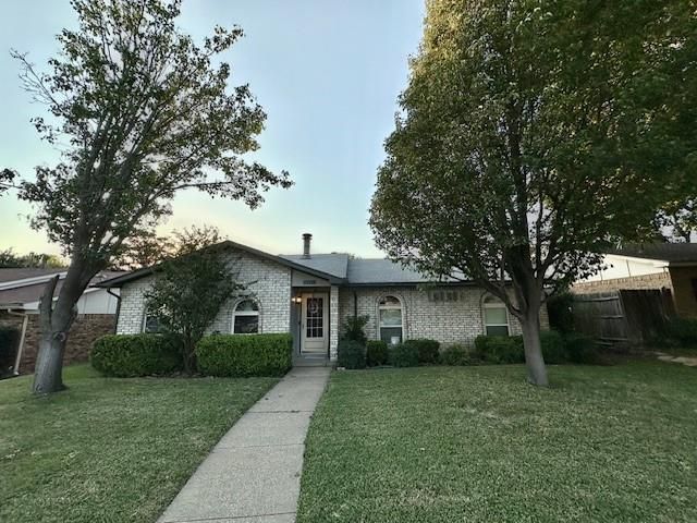 $249,900 | 6413 Fallbrook Drive | Oaks