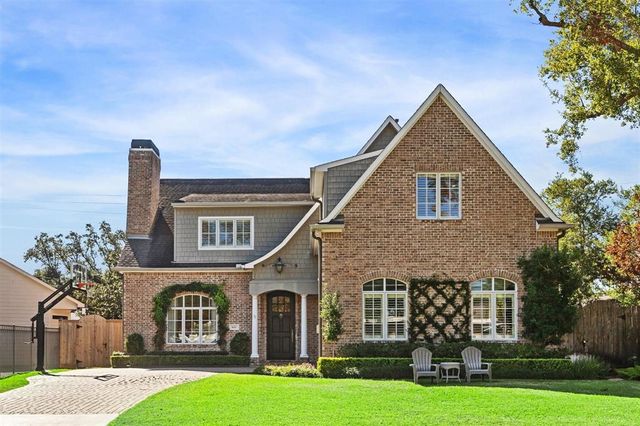 $1,869,000 | 6131 Meadow Lake Lane | Briargrove