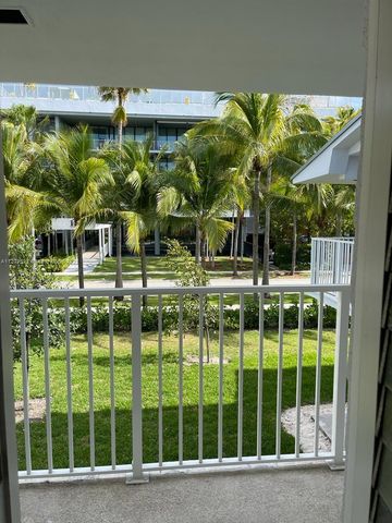 $1,400 | 100 Sunrise Drive, Unit 25 | Key Biscayne