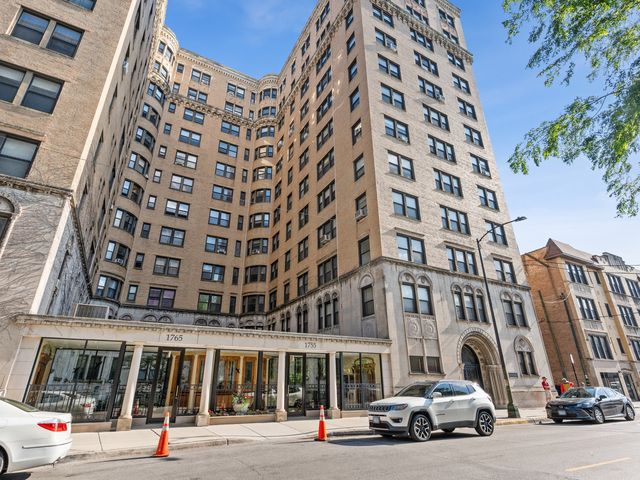 $105,000 | 1755 East 55th Street, Unit 407 | East Hyde Park