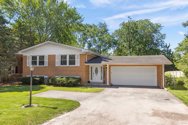 $550,000 | 573 Maple Avenue | Lisle