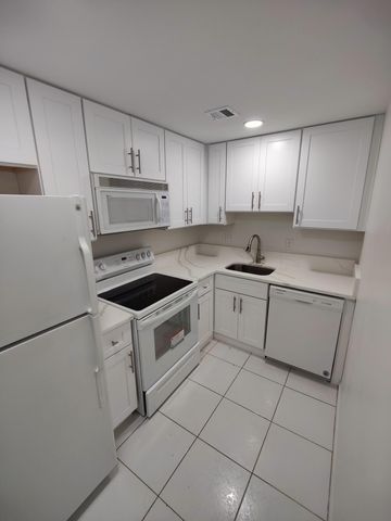 $1,850 | 644 Northwest 13th Street, Unit 15 | Central Boca Raton