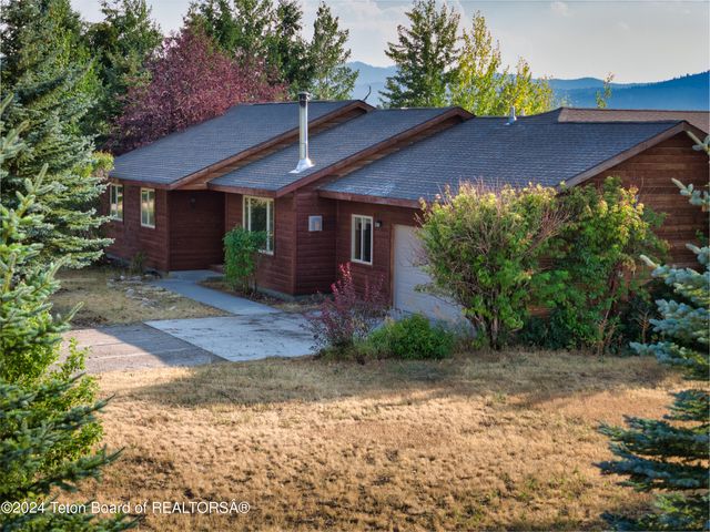 $995,000 | 7302 Lakeside Road | Aspen Lake