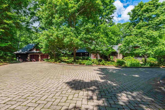 $11,000,000 | 900 Fairview Farms Drive