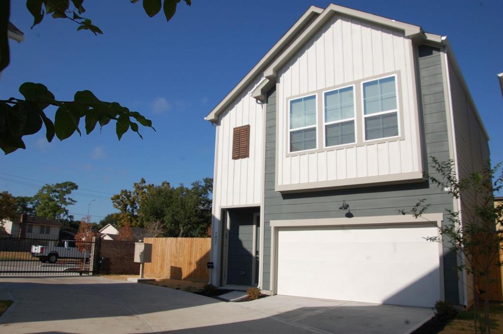 a view of house with a street