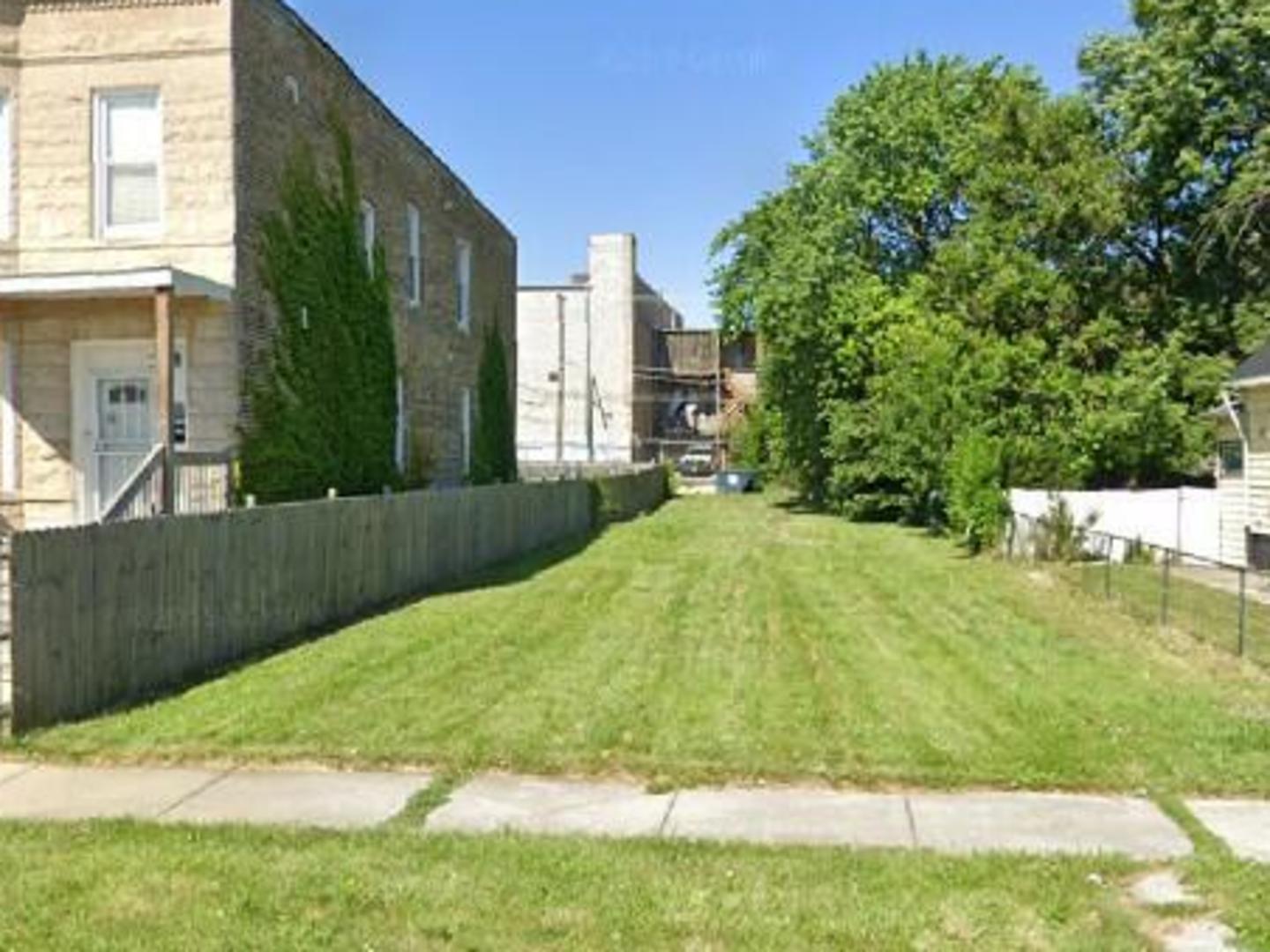 a view of a backyard of the house