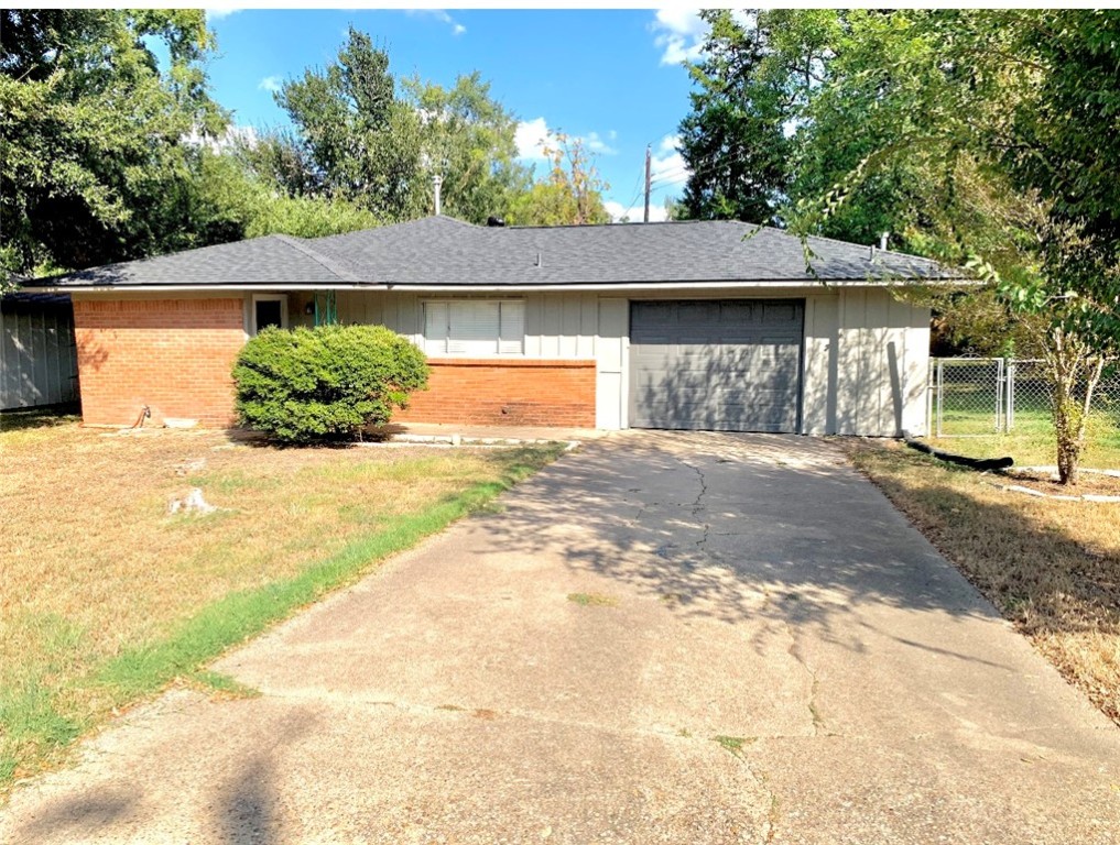 View of front of house featuring a garage and a fr